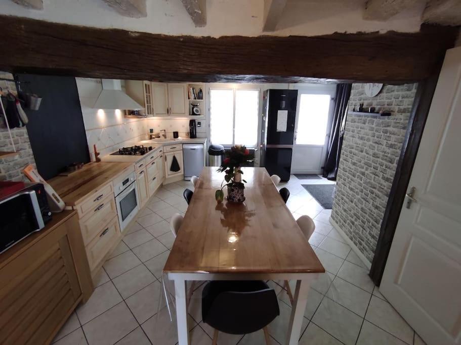 Chaleureuse Maison De Ville Avec Parking Gratuit Chinon Extérieur photo